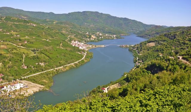 Ayvacık Baraj Gölü’nde Sessiz Bir Günübirlik Kaçış