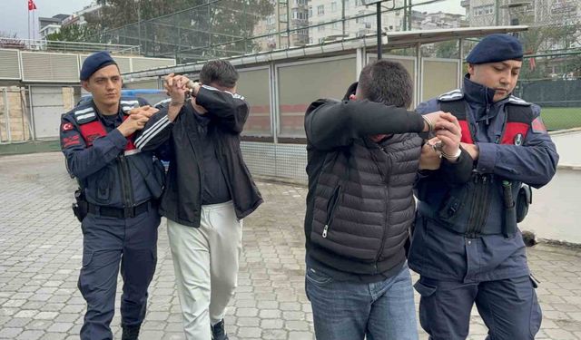 Araçlarında uyuşturucu hap ele geçirilen 2 kişi gözaltına alındı