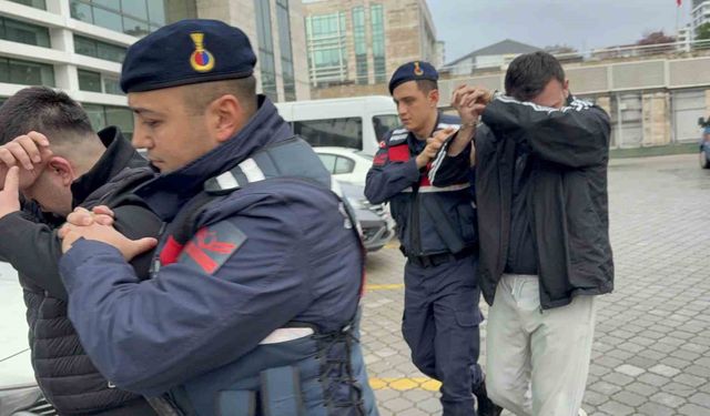 Araçlarında uyuşturucuyla yakalanan 2 kişi tutuklandı