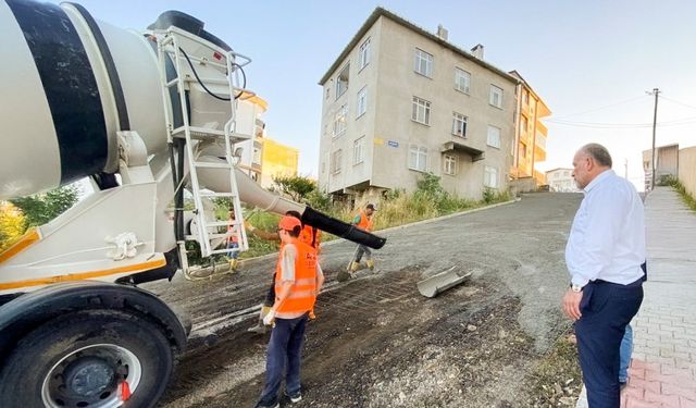 Başkan Sandıkçı: "2025 yılında ilçeye 27,8 kilometre yeni beton yol kazandırdık"