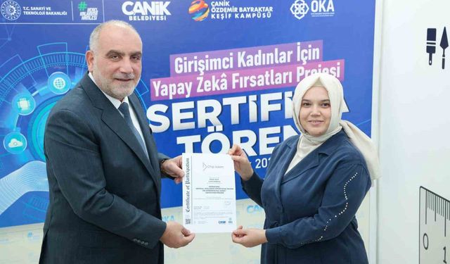 Başkan Sandıkçı: 'Hanım kardeşlerimiz, teknolojilerin getirdiği fırsatlarla kariyer planlamalarını oluşturuyor'
