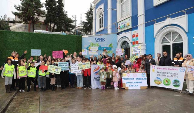 Bu markette para geçmiyor, gençler çevre bilinci kazanıyor