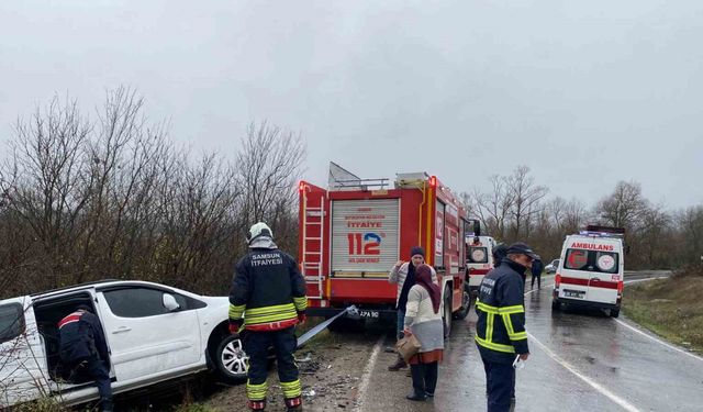 Hafif ticari araç kamyona çarptı: 2 yaralı