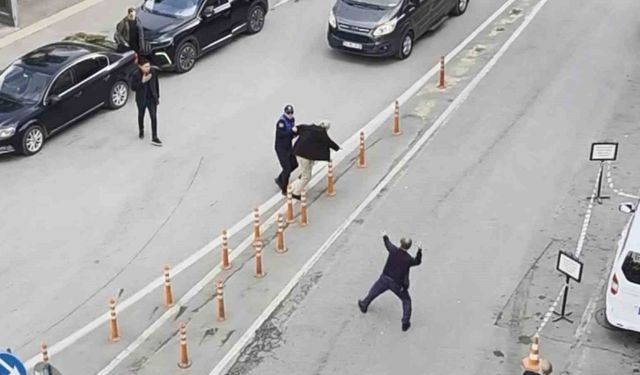 Samsun’da iki yaşlı adamın kavgasını araya girenler önledi