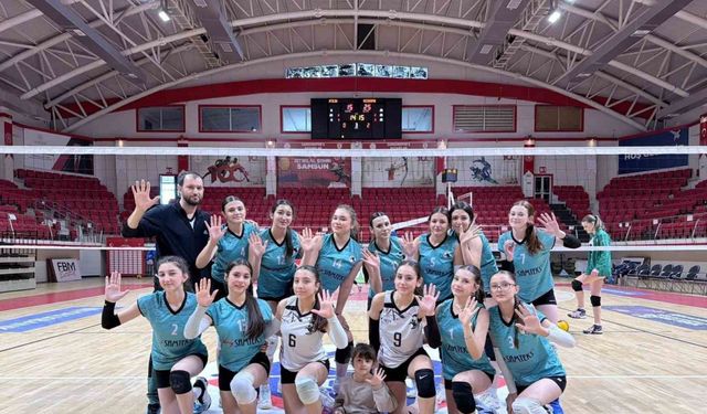 Vezirköprülü voleybolcular finalde