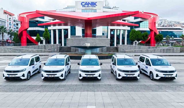 Başkan Sandıkçı: 'Araç filomuzun gücüne güç katıyoruz'