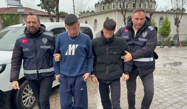 Kız meselesinden bıçaklı kavgada 2 kişi hastanelik oldu