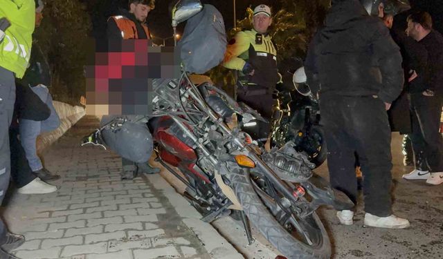 Samsun'da motosiklet servis minibüsüne çarptı: 1 yaralı