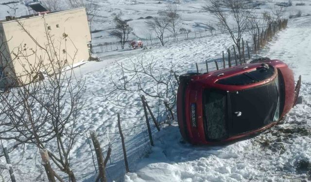 Samsun'da otomobil tarlaya yuvarlandı: 3 yaralı