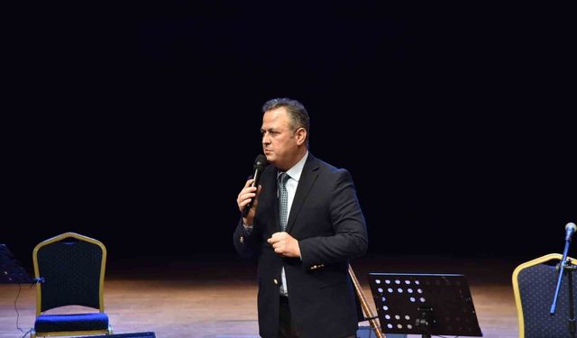 Sanatçı Salih Gündoğdu'dan Ata Sahne'de türkü şöleni