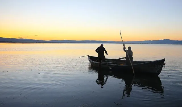 Kıyı Kentinde Sabahın İlk Saatleri