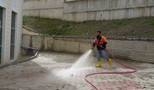 Atakum Belediyesi ekiplerinden camilerde Ramazan temizliği
