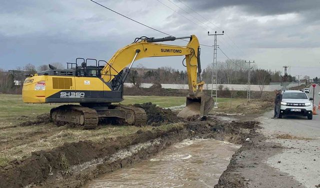 Ayvacık-Çarşamba kara yolunda yol genişletme çalışmaları başladı
