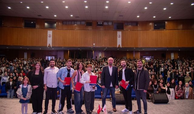 'Çok Güzel Hareketler Bunlar 2' ekibinden OMÜ'de sanat ve kariyer sohbeti