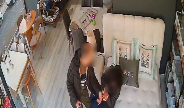 Eşini mobilya mağazasında darbetti: O anlar kamerada
