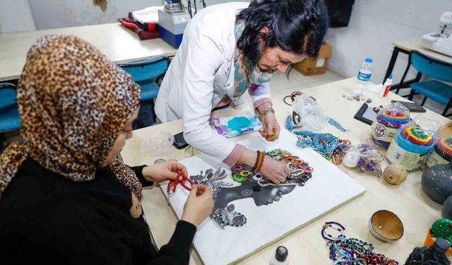 İlkadım'da atık malzemeler el emeğine dönüşüyor