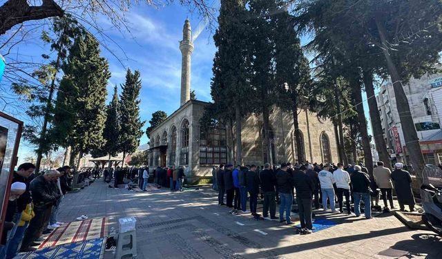 Ramazan'ın ilk cumasında camiler doldu taştı