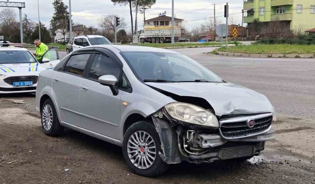 Samsun'da trafik kazası: 2 araçta maddi hasar oluştu