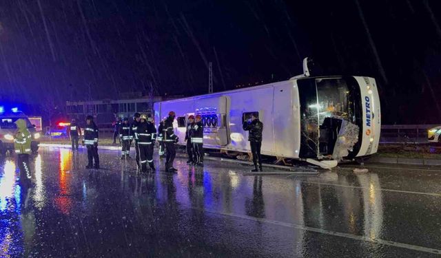Samsun'da yolcu otobüsü devrildi: 6 yaralı