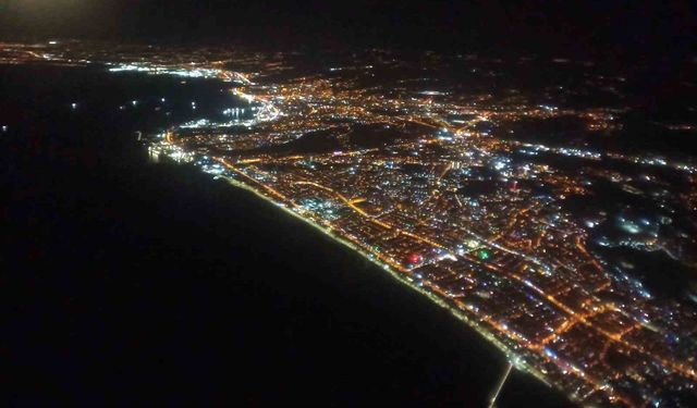 Samsun'dan objektife yansıyanlar: Gökyüzü büyüledi, şehir ışıkları geceyi aydınlattı