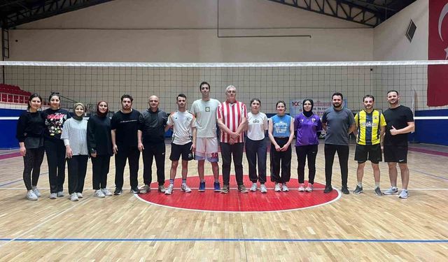 Vezirköprü'de sağlık çalışanları voleybol turnuvası