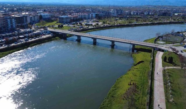 Çarşamba Ali Fuat Başgil Köprüsü trafiğe kapatıldı