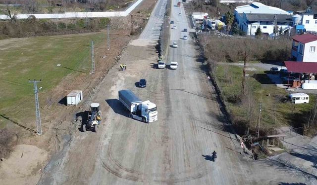 Çarşamba-Ayvacık karayolunda çalışmalar sürüyor