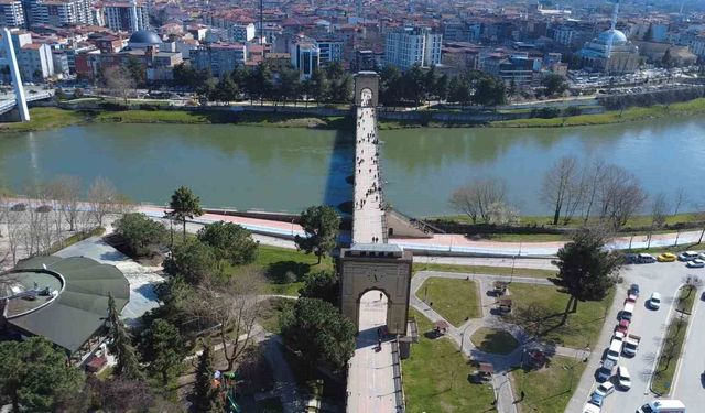 Çarşamba'da bahar: Vatandaşlar sokağa akın etti