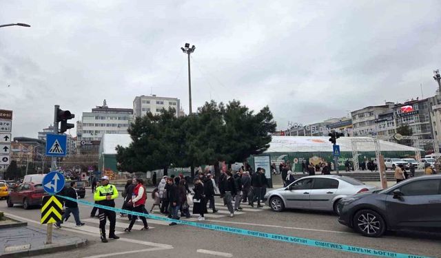 Cumhuriyet Meydanı'nda trafik yoğunluğu
