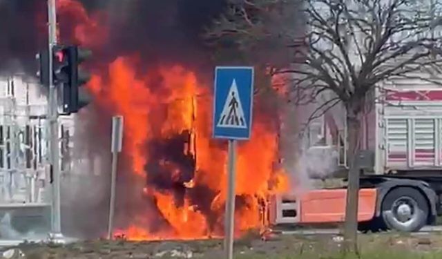 Samsun'da seyir halindeki tırın kupası alevlere teslim oldu