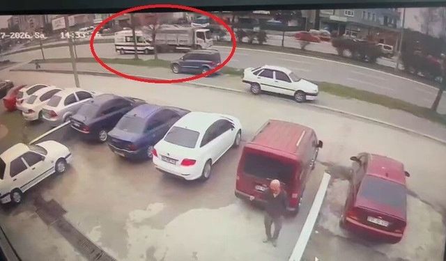 Vakaya giden ambulansın kaza anı kamerada: 1 ölü, 3 yaralı