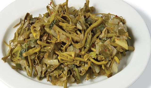 Alaçam’da yabani otlarla hazırlanan yöresel yemekler