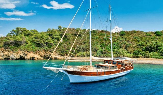 Şahinkaya Kanyonu’nda Tekne Turu Deneyimi