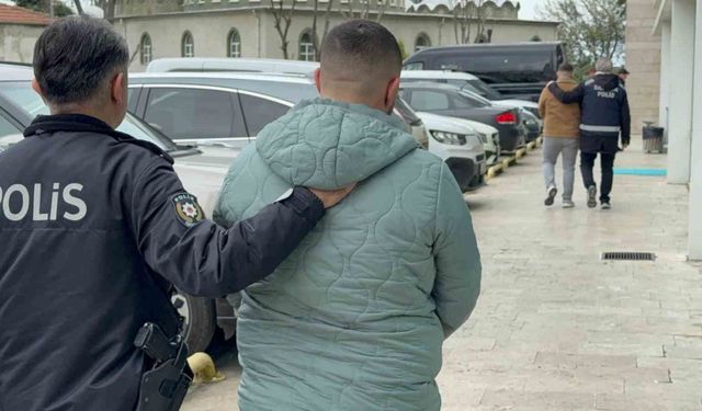 Evine zorla girip darbeden ve görüntüleri sosyal medyada paylaşan kardeşler tutuklandı