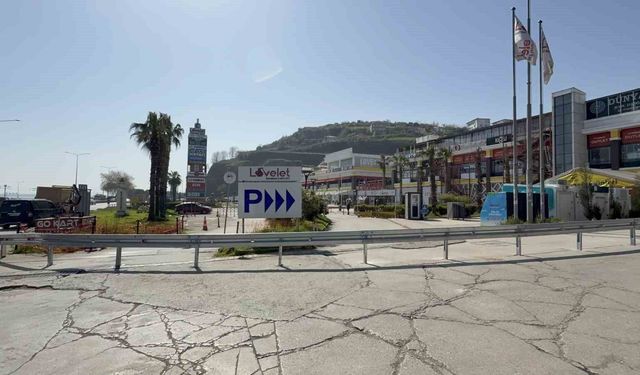 Facianın yaşandığı Lovelet AVM'de araç giriş-çıkışları bariyerlerle kapatıldı