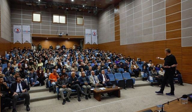 NASA'daki Türk bilim adamı Dr. Umut Yıldız, OMÜ'de evrenin sırlarını anlattı