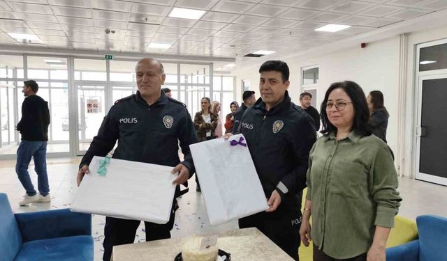 Polisleri 'olay var' diyerek çağırdılar, pasta sürprizi yaptılar