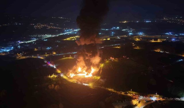 Samsun'da muz deposu yangını havadan görüntülendi