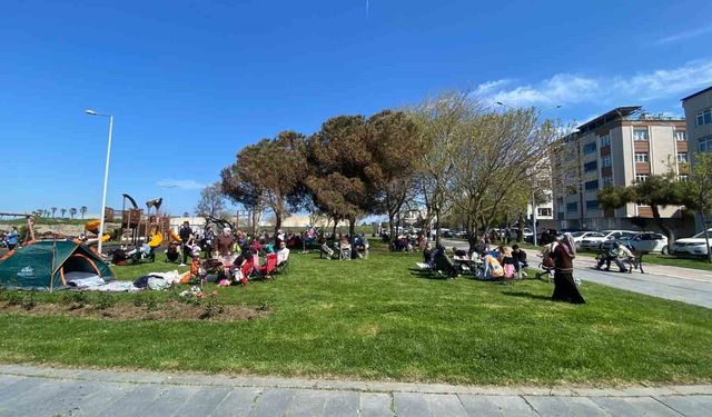 Samsun'da sıcak hava etkisi: Sahil ve parklar dolup taştı