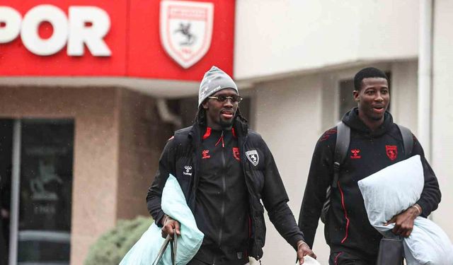 Samsunspor, erteleme maçı için Rize'ye gitti