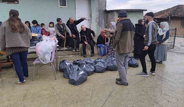 'Sessiz' mahalleye 3 kamyonluk yardım