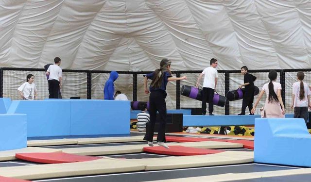 Türk dünyası çocukları Balonya ve Astorya'ya hayran kaldı