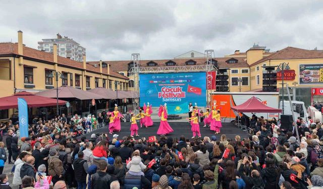 Türk dünyası çocukları, kültürlerini Samsun'da sergiledi