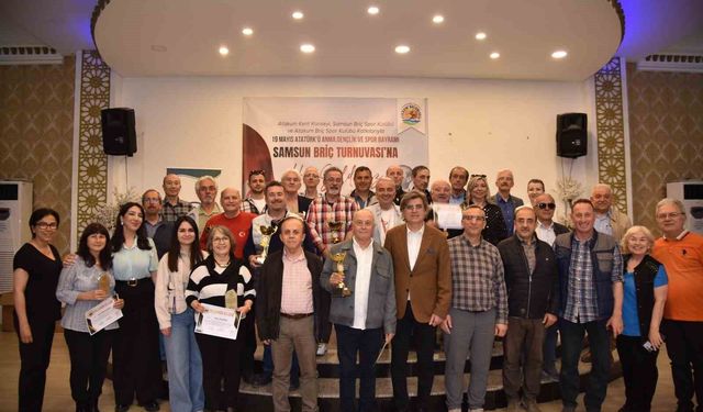 Atakum'da briç turnuvası düzenlendi