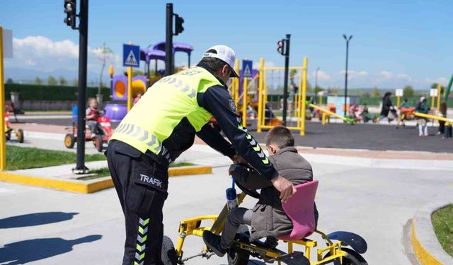 Bafra'da miniklere trafik eğitimi