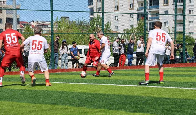Efsane futbolculardan 19 Mayıs'a özel futbol şöleni