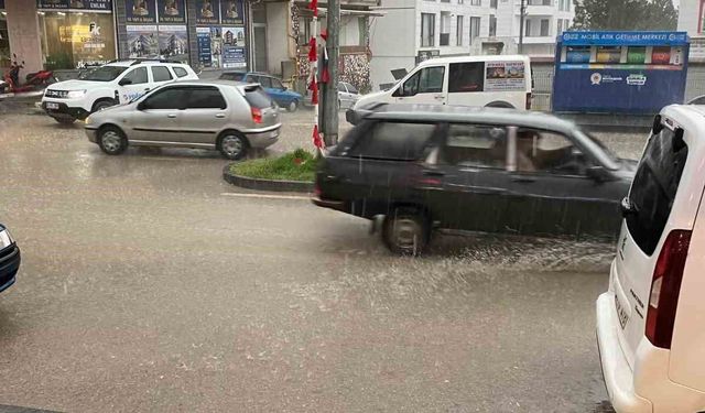 Kavak'ta sağanak yağış