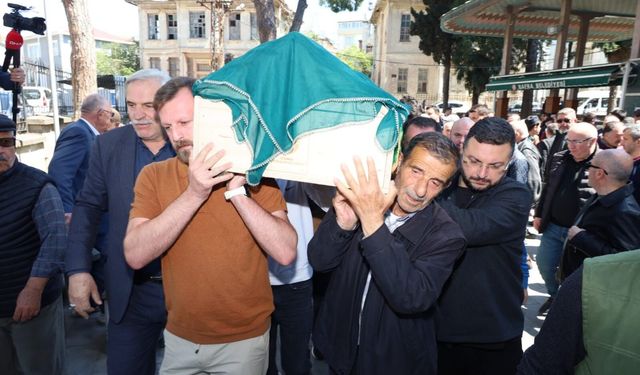 Motosiklet kazasında hayatını kaybeden 17 yaşındaki Ela son yolculuğuna uğurlandı