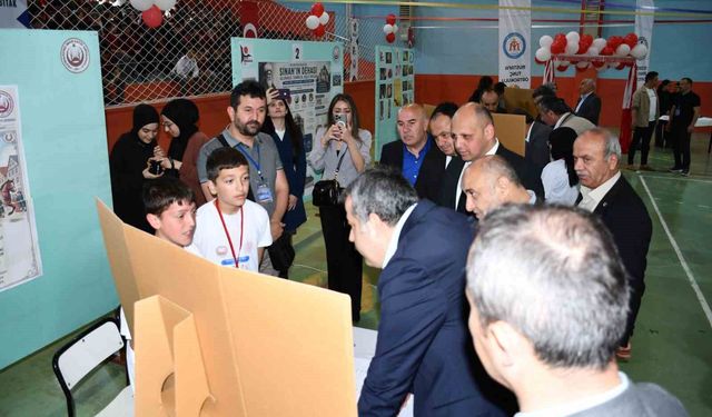 Öğrenciler projelerini 'Bilim Fuarı'nda tanıttı