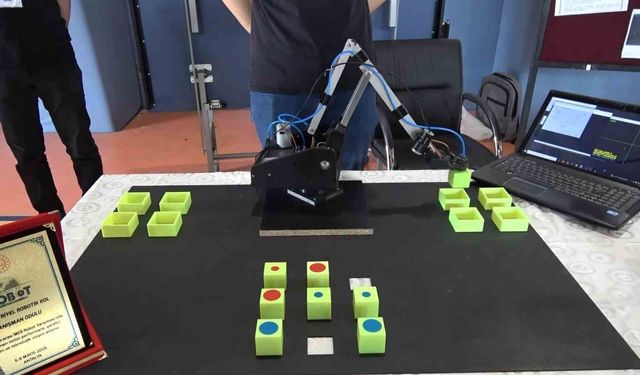 Samsun'da meslek lisesi öğrencilerinin geliştirdiği robot kol Türkiye birincisi oldu